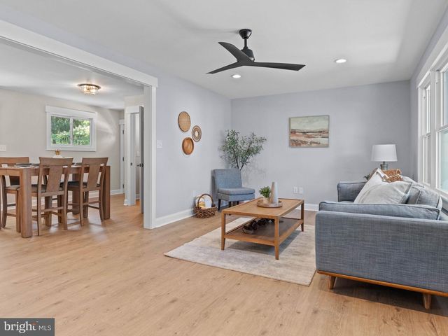 2907 LAKESIDE DR, Williamstown, NJ 08094