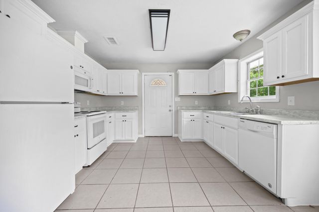 1007 Dennis Ave, Leesville, LA 71446