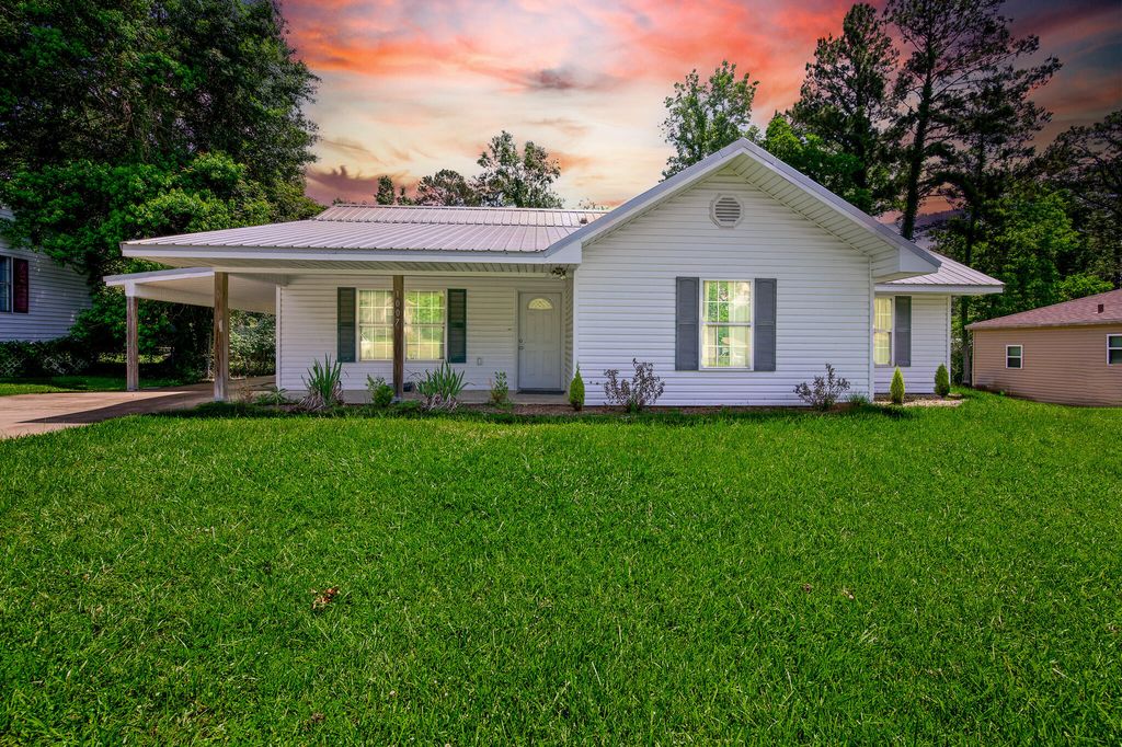 1007 Dennis Ave, Leesville, LA 71446