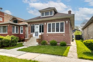 7637 S Ridgeland Avenue, Chicago, IL 60649
