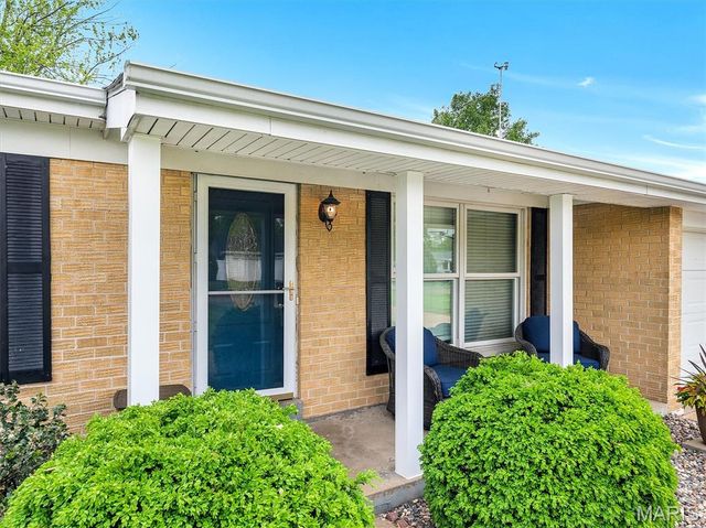 2648 Baltusrol Drive, St Louis, MO 63129