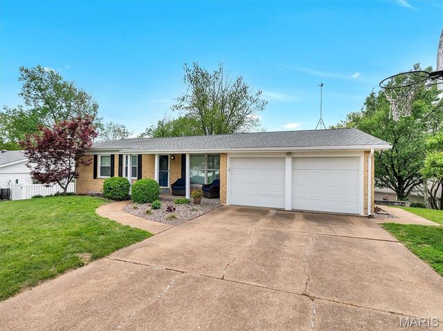 2648 Baltusrol Drive, St Louis, MO 63129
