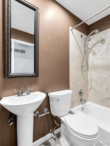 2648 Baltusrol Drive, St Louis, MO 63129