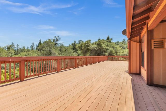 7570 Van Pooka Ct, Somerset, CA 95684