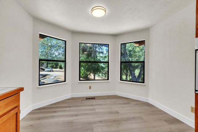 7570 Van Pooka Ct, Somerset, CA 95684