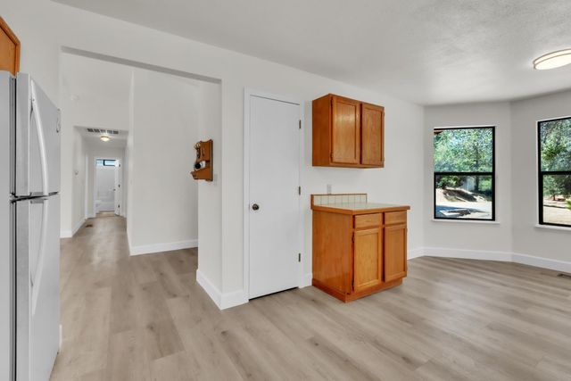 7570 Van Pooka Ct, Somerset, CA 95684
