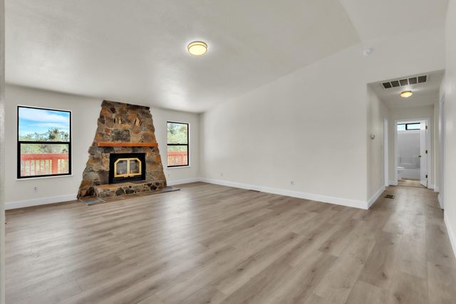 7570 Van Pooka Ct, Somerset, CA 95684