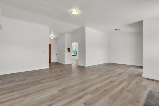 7570 Van Pooka Ct, Somerset, CA 95684