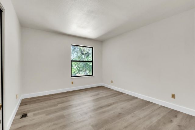 7570 Van Pooka Ct, Somerset, CA 95684