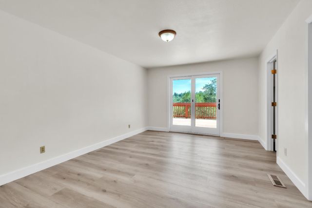 7570 Van Pooka Ct, Somerset, CA 95684