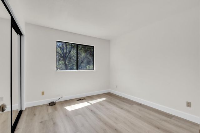 7570 Van Pooka Ct, Somerset, CA 95684