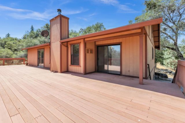 7570 Van Pooka Ct, Somerset, CA 95684