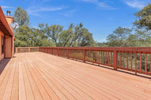 7570 Van Pooka Ct, Somerset, CA 95684