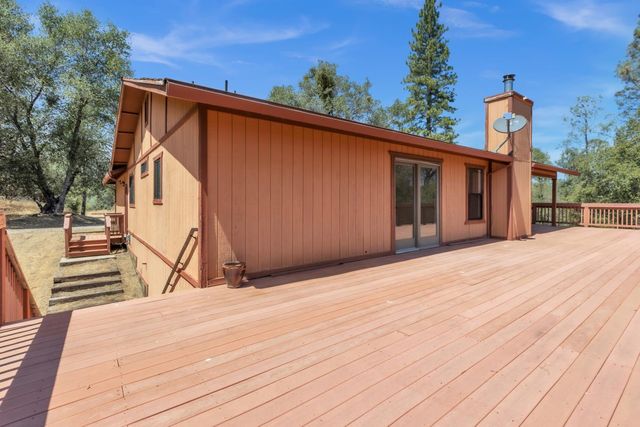 7570 Van Pooka Ct, Somerset, CA 95684