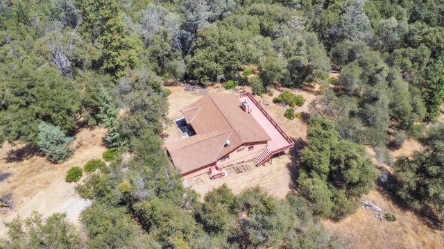 7570 Van Pooka Ct, Somerset, CA 95684