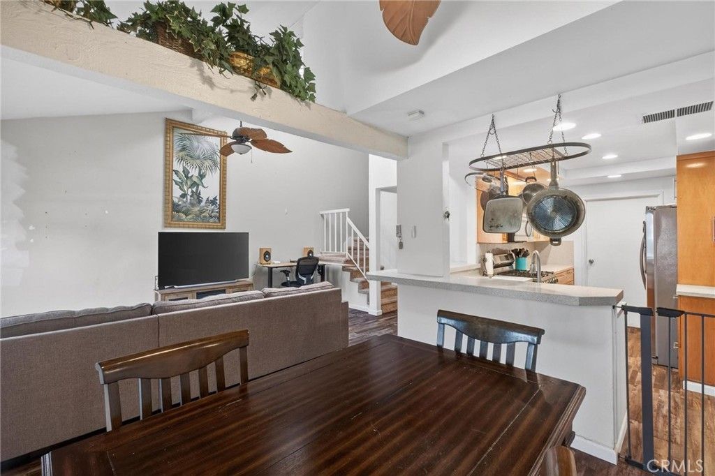 Image 11 of property listing at 722 W 223rd 2, Torrance, CA 90502