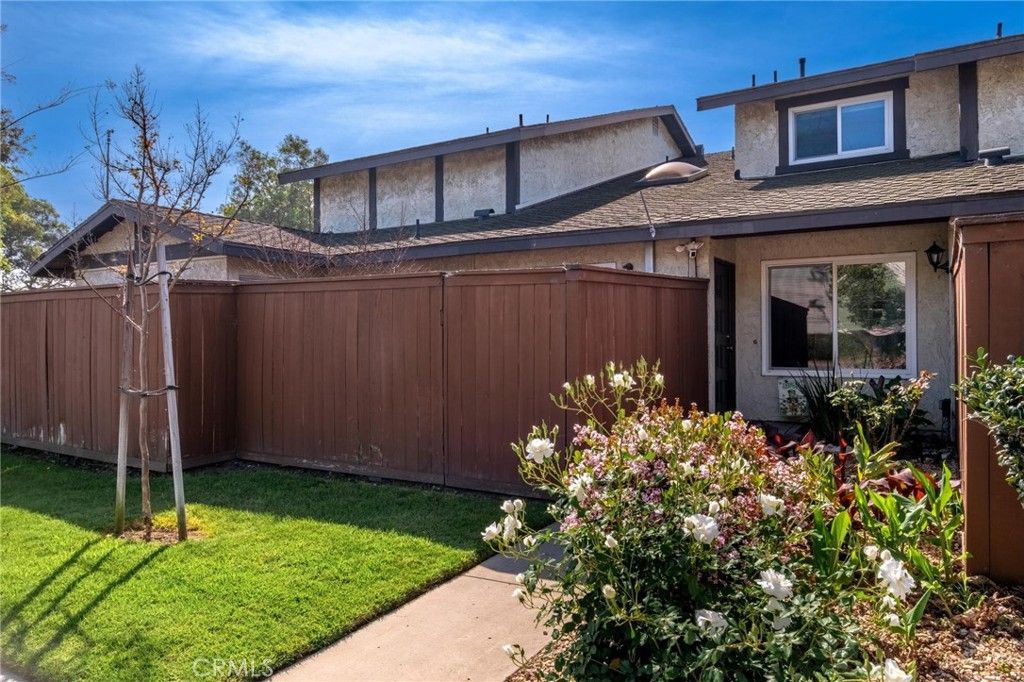 Image 2 of property listing at 722 W 223rd 2, Torrance, CA 90502