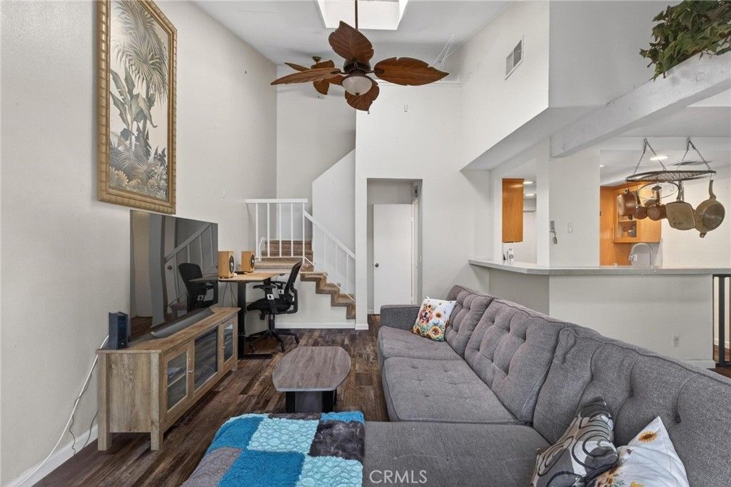 Image 25 of property listing at 722 W 223rd 2, Torrance, CA 90502