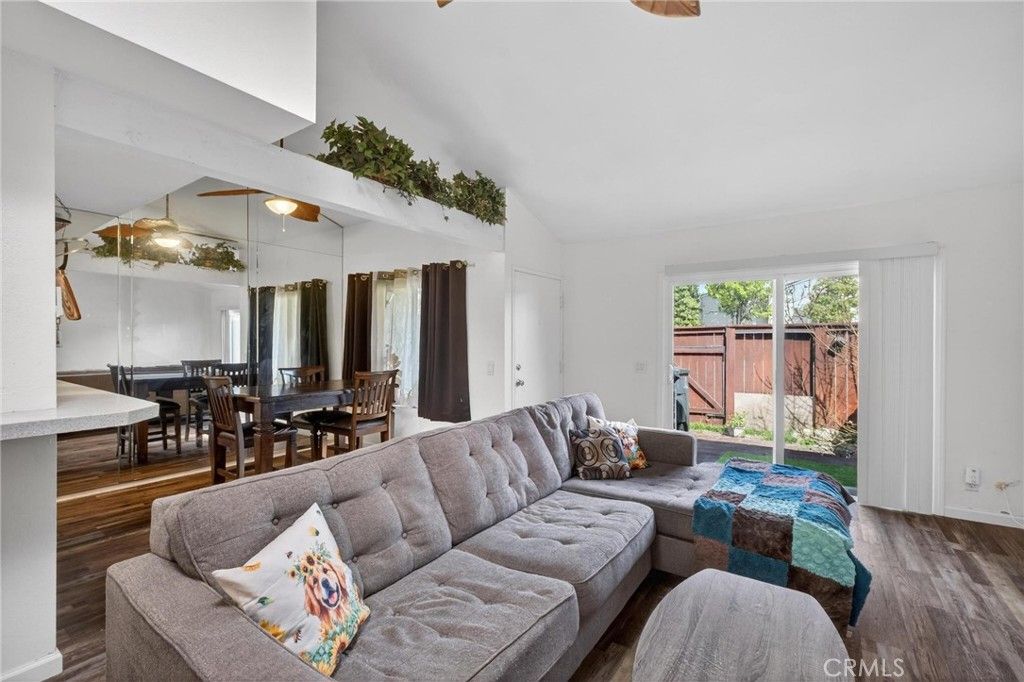 Image 26 of property listing at 722 W 223rd 2, Torrance, CA 90502