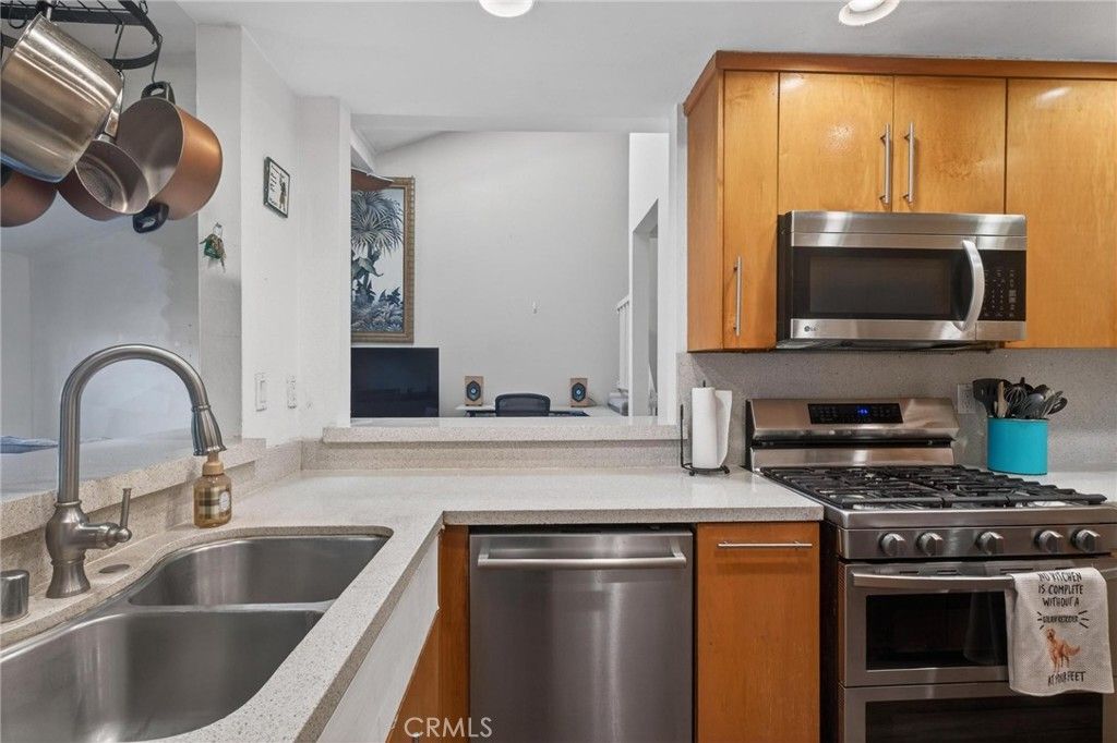 Image 28 of property listing at 722 W 223rd 2, Torrance, CA 90502