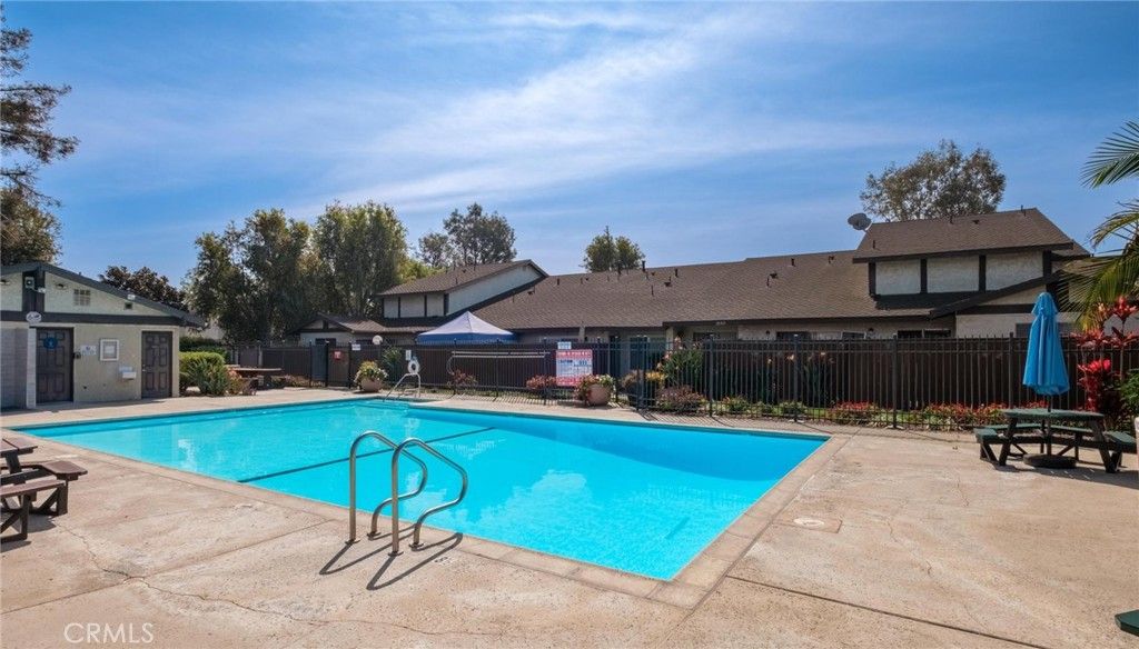 Image 4 of property listing at 722 W 223rd 2, Torrance, CA 90502