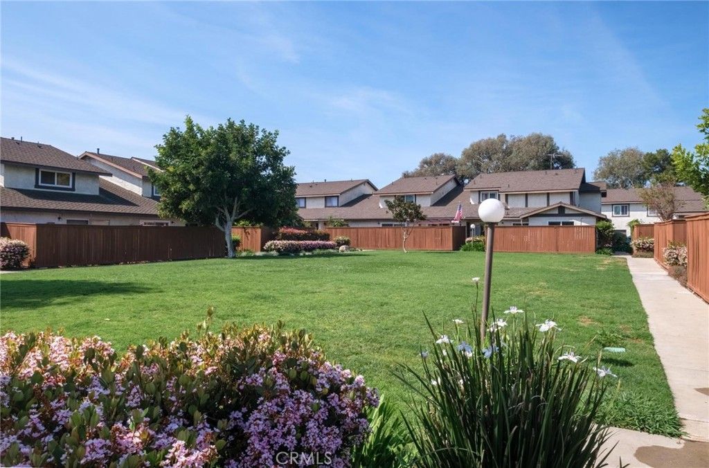 Image 5 of property listing at 722 W 223rd 2, Torrance, CA 90502
