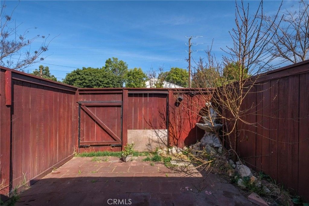 Image 7 of property listing at 722 W 223rd 2, Torrance, CA 90502