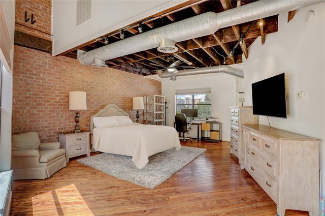 702 W Clay Street, Houston, TX 77019