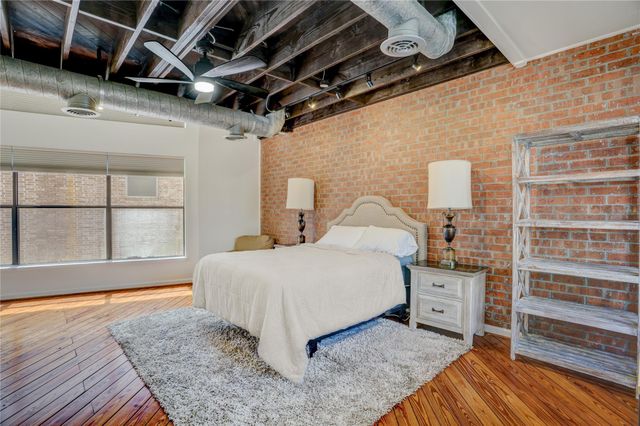 702 W Clay Street, Houston, TX 77019
