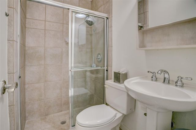 702 W Clay Street, Houston, TX 77019