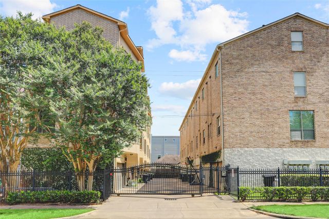 702 W Clay Street, Houston, TX 77019