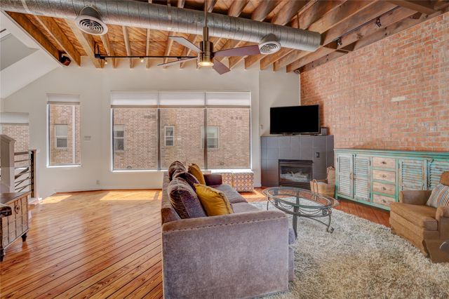 702 W Clay Street, Houston, TX 77019
