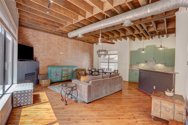 702 W Clay Street, Houston, TX 77019