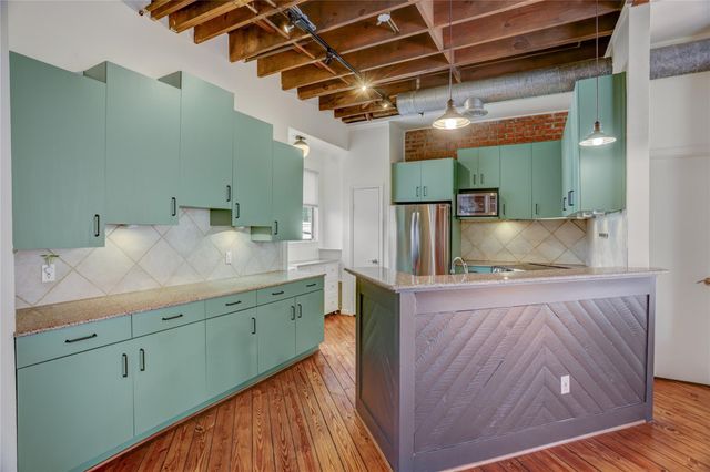 702 W Clay Street, Houston, TX 77019