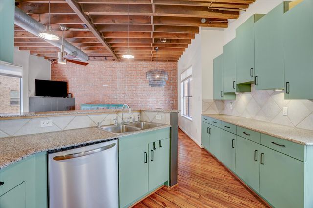 702 W Clay Street, Houston, TX 77019