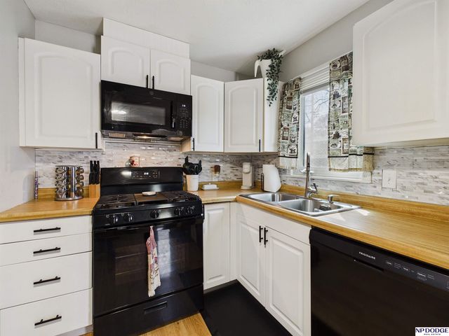 7534 Chandler Hills Drive, Bellevue, NE 68147