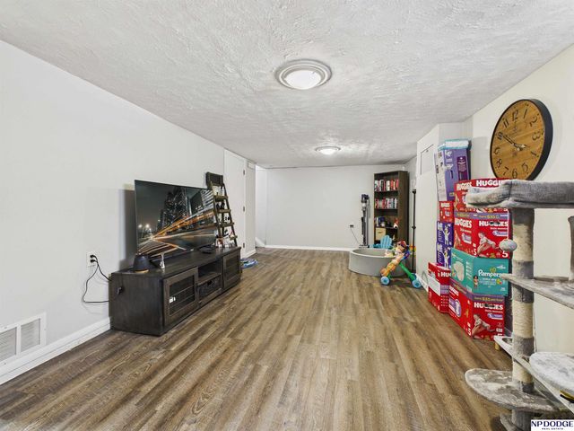 7534 Chandler Hills Drive, Bellevue, NE 68147