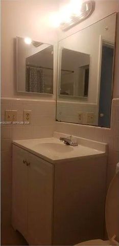 5498 NW 11th St C, Plantation, FL 33313