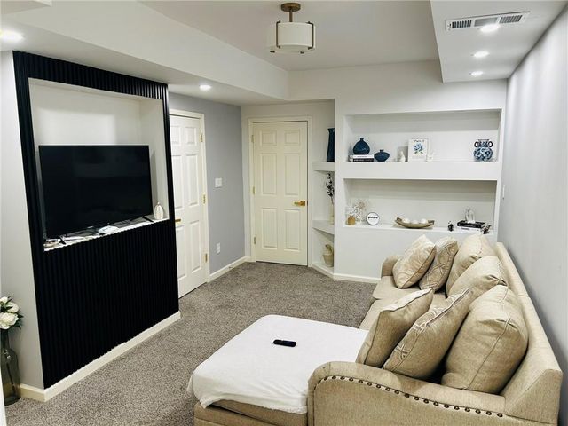 120 Glenclairn Court, Roswell, GA 30076