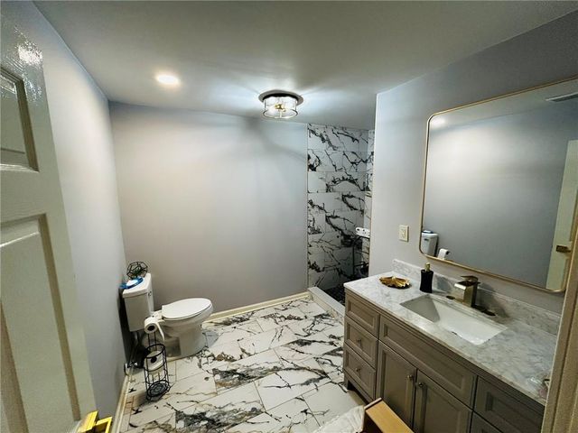 120 Glenclairn Court, Roswell, GA 30076