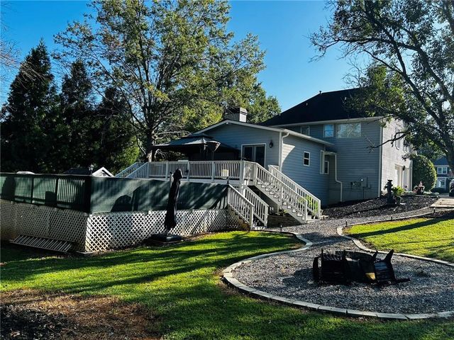 120 Glenclairn Court, Roswell, GA 30076