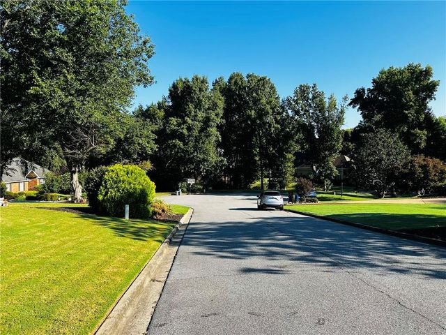 120 Glenclairn Court, Roswell, GA 30076