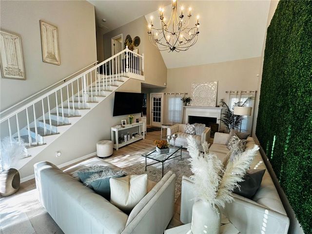 120 Glenclairn Court, Roswell, GA 30076