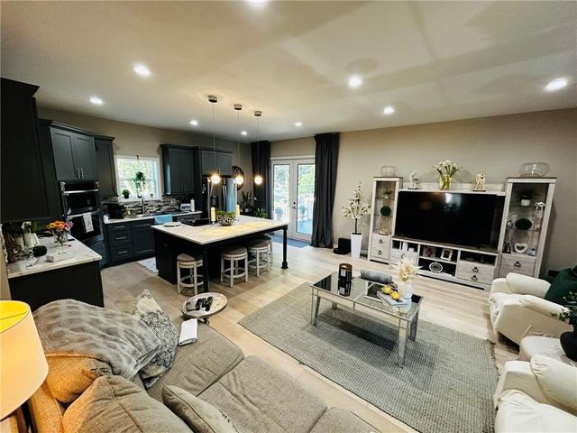 120 Glenclairn Court, Roswell, GA 30076