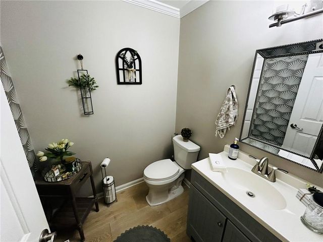 120 Glenclairn Court, Roswell, GA 30076