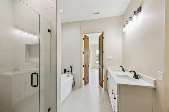 2130 Hartfield Road, Round Top, TX 78954