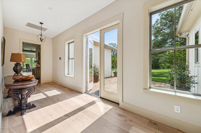 2130 Hartfield Road, Round Top, TX 78954