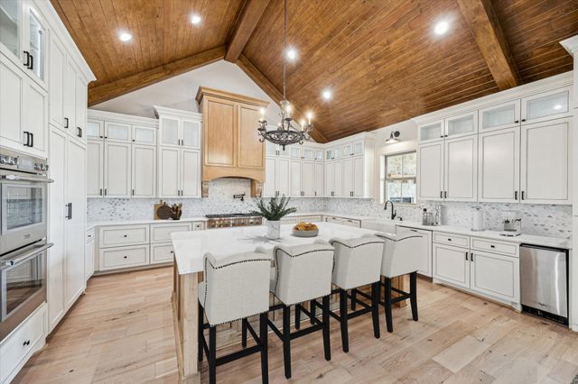 2130 Hartfield Road, Round Top, TX 78954