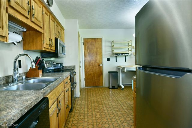 2484 Mahan Denman Road, Cortland, OH 44410