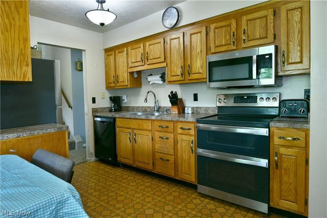 2484 Mahan Denman Road, Cortland, OH 44410